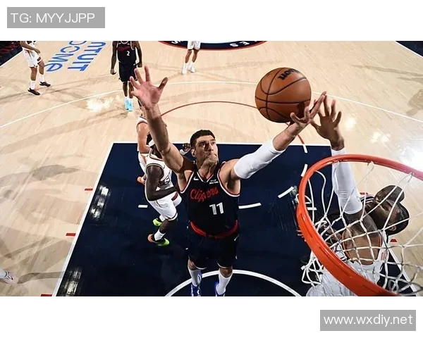 还对他的能力抱有幻想？快船还是不愿意弃用这位内线老将？