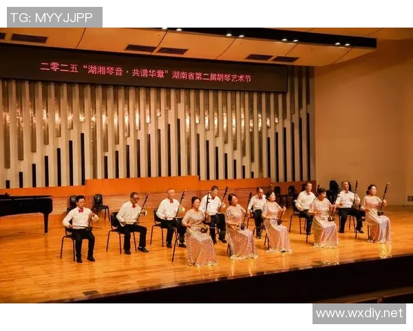 强势收下前场篮板，洛夫顿伺机空切篮下，接球扣篮造成2+1！以城之名竞由新生