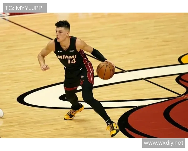 希罗目前拥有热火队史第三多35+5+5的比赛,仅次于詹韦